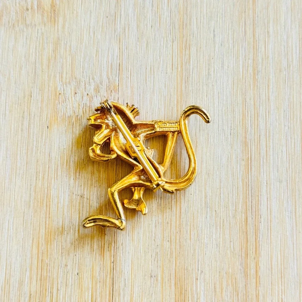 VTG Walt Disney Productions Jungle Book Laughing‎ Monkey Pin Brooch Gold Enamel